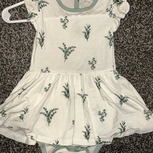 Kyte BABY White and Green bamboo twirl